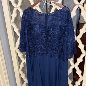 Elegant Navy Blue Lace Evening Dress